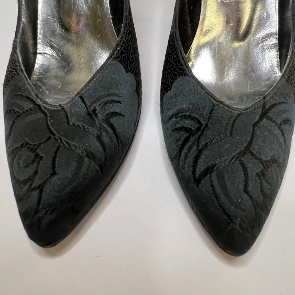 RARE Vintage Stuart Weitzman Satin Brocade Dress Heels with Bows - Picture 6 of 7